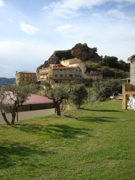 Apartaments La Pertusa 2O Corca  Bagian luar foto