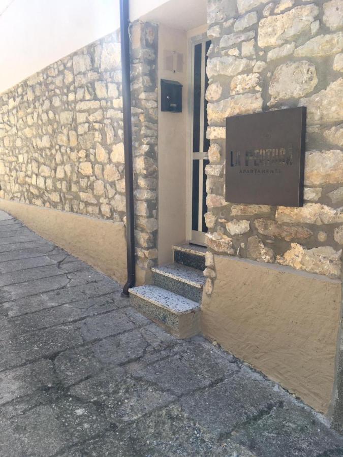 Apartaments La Pertusa 2O Corca  Bagian luar foto